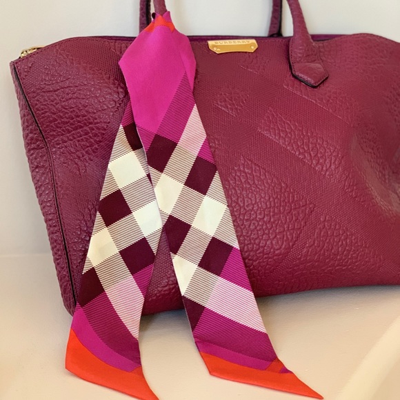 ❌SOLD❌ NWT - BURBERRY SILK SKINNY SCARF - Picture 3 of 3